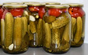 Массовое отравление ботулизмом в Новой Москве: пять человек попали в реанимацию после употребления домашних солений