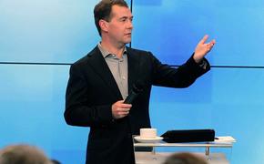 Медведев во Всемирный день доброты призвал ЕС помочь беднейшим гражданам Украины Зеленскому и Миндичу