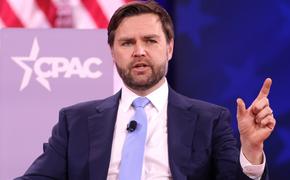 Вэнс заявил о способности Трампа не спать по 20 часов в поездках