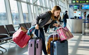 Россиянка взяла в рот паспорт в аэропорту – её увели на беседу