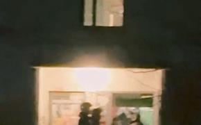 В Первоуральске «понаехавший» с гранатой удерживает в квартире в заложниках женщину с ребенком