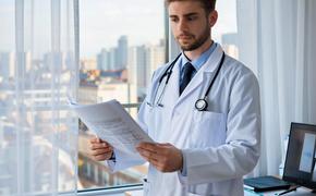 Сможет ли новый закон остановить бегство врачей из системы ОМС?