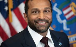 «Роман под прикрытием»: главу ФБР обвиняют в злоупотреблении служебным положением