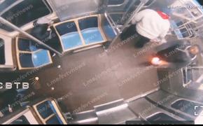 В метро Чикаго афроамериканец, ранее арестованный 49 раз, поджёг 26-летнюю девушку прямо в вагоне