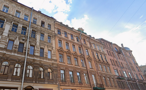 Жильцы дома на Херсонской выступают за ускорение ремонта из-за падения фасада