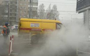 Прорыв теплотрассы в Петербурге оставил без горячей воды больше 100 жилых домов