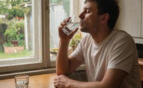 Простой рецепт от изжоги: стакан воды натощак