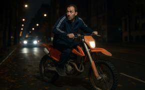 Мотоциклист был пьян настолько, что не смог отпетлять от машины ГИБДД