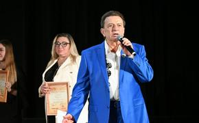 Заслуженный артист России Аркадий Хоралов выступил на церемонии в честь волонтёров