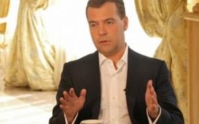 Медведев предложил бороться с ожирением чиновничьего аппарата