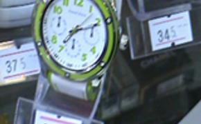 В Симферополе прикрыли магазин с поддельными швейцарскими часами