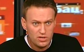 "Левада-Центр": Рейтинги Дмитрия Медведева и Алексея Навального сравнялись