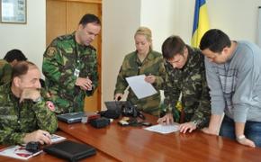Иностранцы проверяют военное имущество в Крыму
