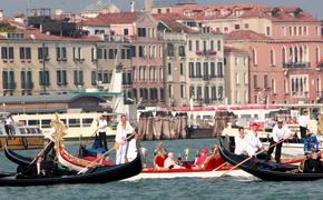 Венецианские гондолы преобразуют в целях безопасности туристов
