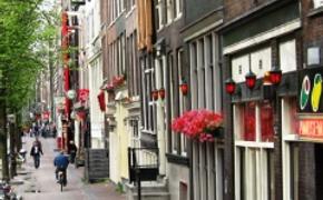 В Амстердаме уничтожают знаменитые «кварталы красных фонарей»
