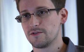 Эдвард Сноуден уже читает Пастернака и Солженицына