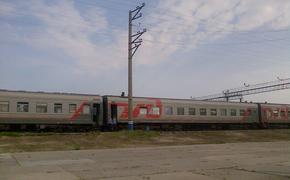 Поезд с таджикскими призывниками сошел с рельсов в Узбекистане