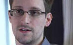 Сноуден провел тайную встречу в Москве с "разоблачителями" ЦРУ и ФБР