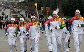 То потухнет, то погаснет: Олимпийский огонь в Подмосковье (ВИДЕО)