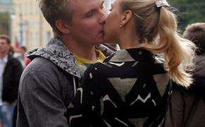 Ученые: Поцелуй помогает оценить здоровье партнера