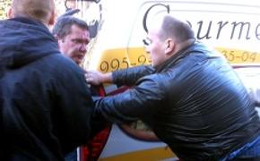 В Петербурге совершено нападение на машину главы «Росбалта»
