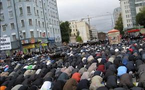 Мусульмане празднуют Курбан-байрам. Движение в районе "Горьковской" перекрыто