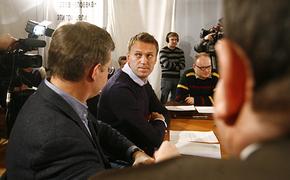 Навальный и Офицеров получили условный - счастливы только жены