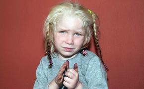 Полиция изъяла у цыган голубоглазую девочку со светлыми волосами