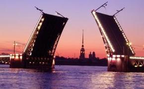В Петербурге торжественно открыли Дворцовый мост