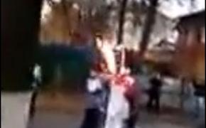 Олимпийский огонь взорвался в руках у девочки в Костроме (ВИДЕО)