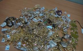 На дагестанской таможне обнаружены и изъяты контрабандные изделия из золота