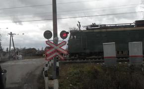 В Лабинском районе Краснодарского края грузовой поезд врезался в КамАЗ