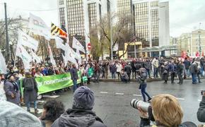 Марш в поддержку узников Болотной и всех политзаключенных завершился в Москве