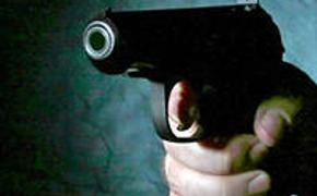 Псковский подросток взял у мамы-снайпера пистолет и с другом ограбил школьников