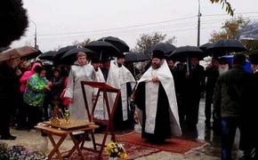 В Волгограде на 9-й день после теракта установлен поклонный крест