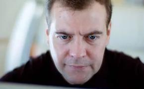 Медведев отметил влияние социальных сетей на политику