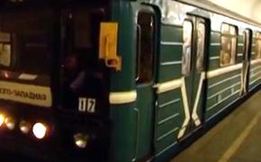 На "красной ветке" московского метро человек упал на рельсы