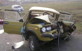 "БМВ" и "шестерка" столкнулись в Дагестане, один человек погиб