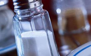 Отказ от соли может помочь избавиться от храпа