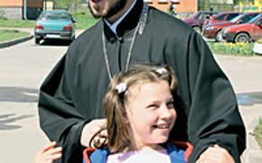 Защита духовника "Зенита" собирает подписи православных