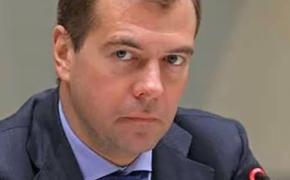 Медведев: Исполнение гособоронзаказа должно работать, "как часы"