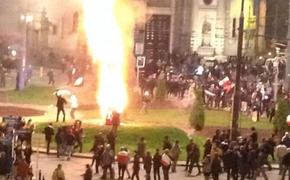Националисты в Варшаве устроили пожар рядом с посольством России