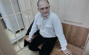 К голодающему почти два месяца Сергею Кривову в суд не пустили врачей
