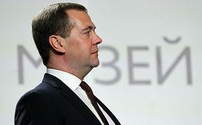 Премьер-министр Медведев тоже выходит в прямой эфир
