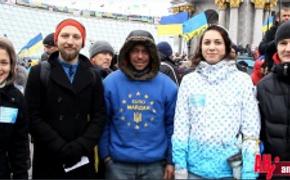 Участники Евромайдана в Киеве спели гимн Крыма