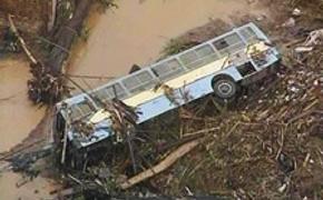В Сан-Паулу автобус скатился в овраг, 14 погибших