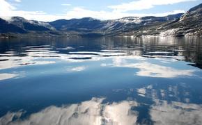 В Гренландии нашли огромное незамерзающее озеро