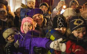 Дед Мороз в Самаре общался с детьми через решетку. Не шутка ФОТО