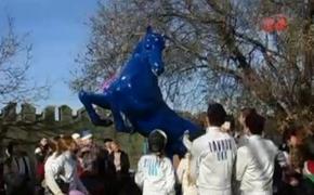 Как в Крыму с байкерами открывали памятник Синей лошади