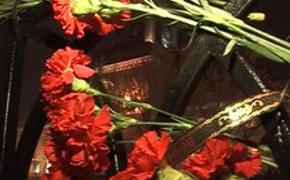 Калининградцы возлагают цветы в память о жертвах взрывов